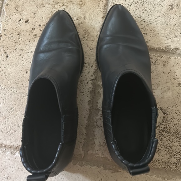 Alexander Wang Kori ankle booties with rose gold cut in black leather - Picture 6 of 6